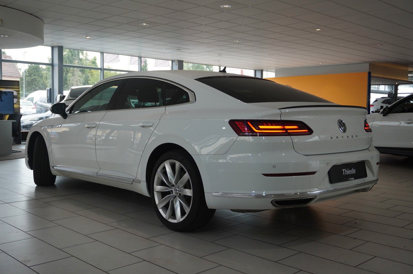 Fahrzeugabbildung Volkswagen Arteon 2.0 TSI R-LINE DSG NAVI/LED/KAMERA/VIRT.