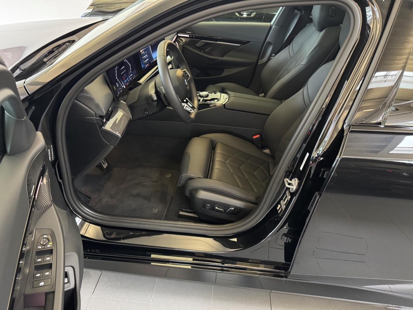 BMW 520 i MSPORT HEADUP+ANHÄNG.KUPPL.+STANDHZ.+PANO+
