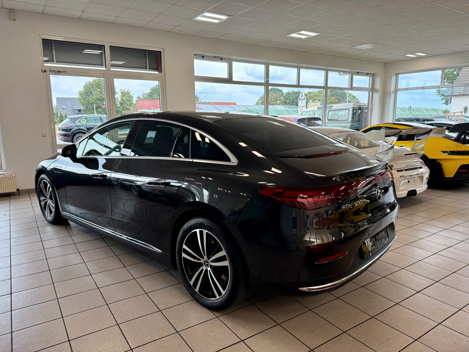 Fahrzeugabbildung Mercedes-Benz EQE 300 Electric Art Advanced/AHK/Kamera/19Zoll