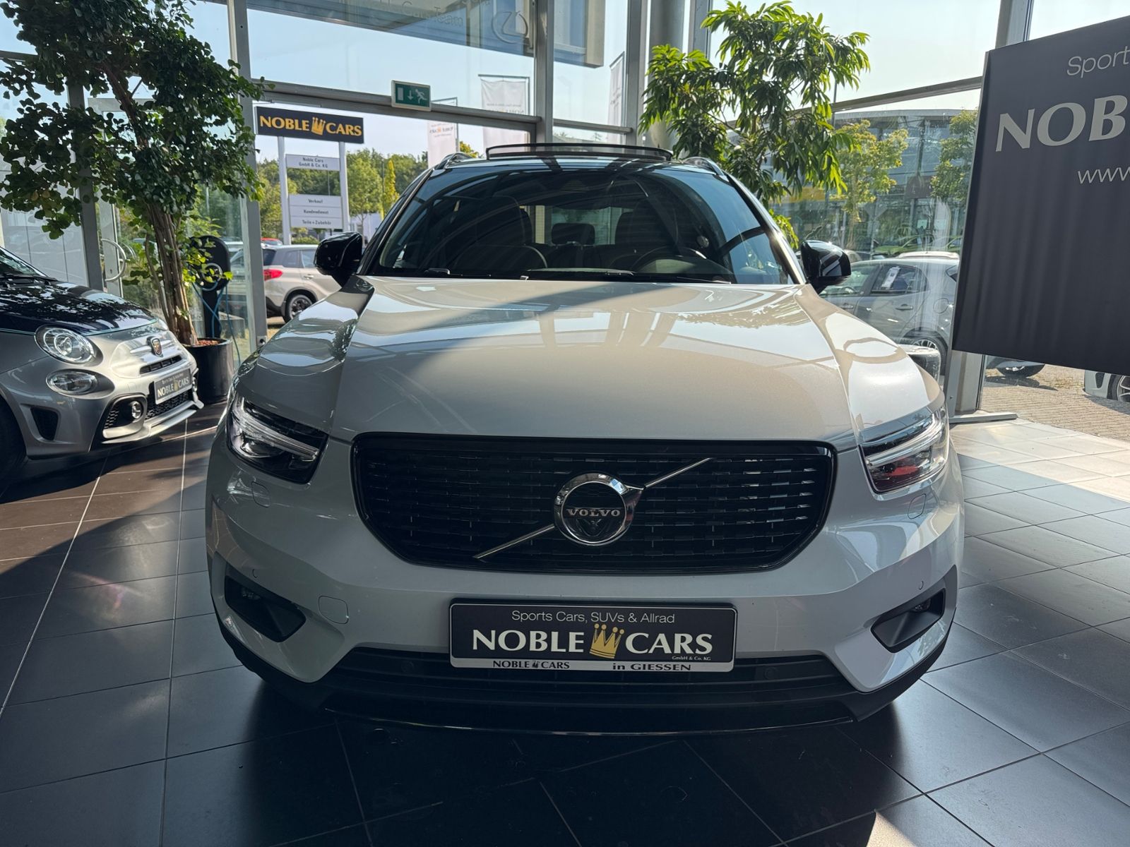 Fahrzeugabbildung Volvo XC40 R Design 2WD PANO LED NAVI SHZ