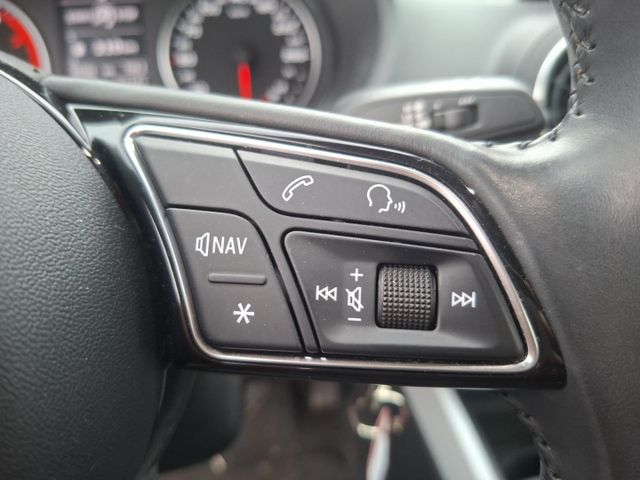 Audi Q2 30 TFSI design °S Line°LED°Navi°SHZ°PDC°AAC°