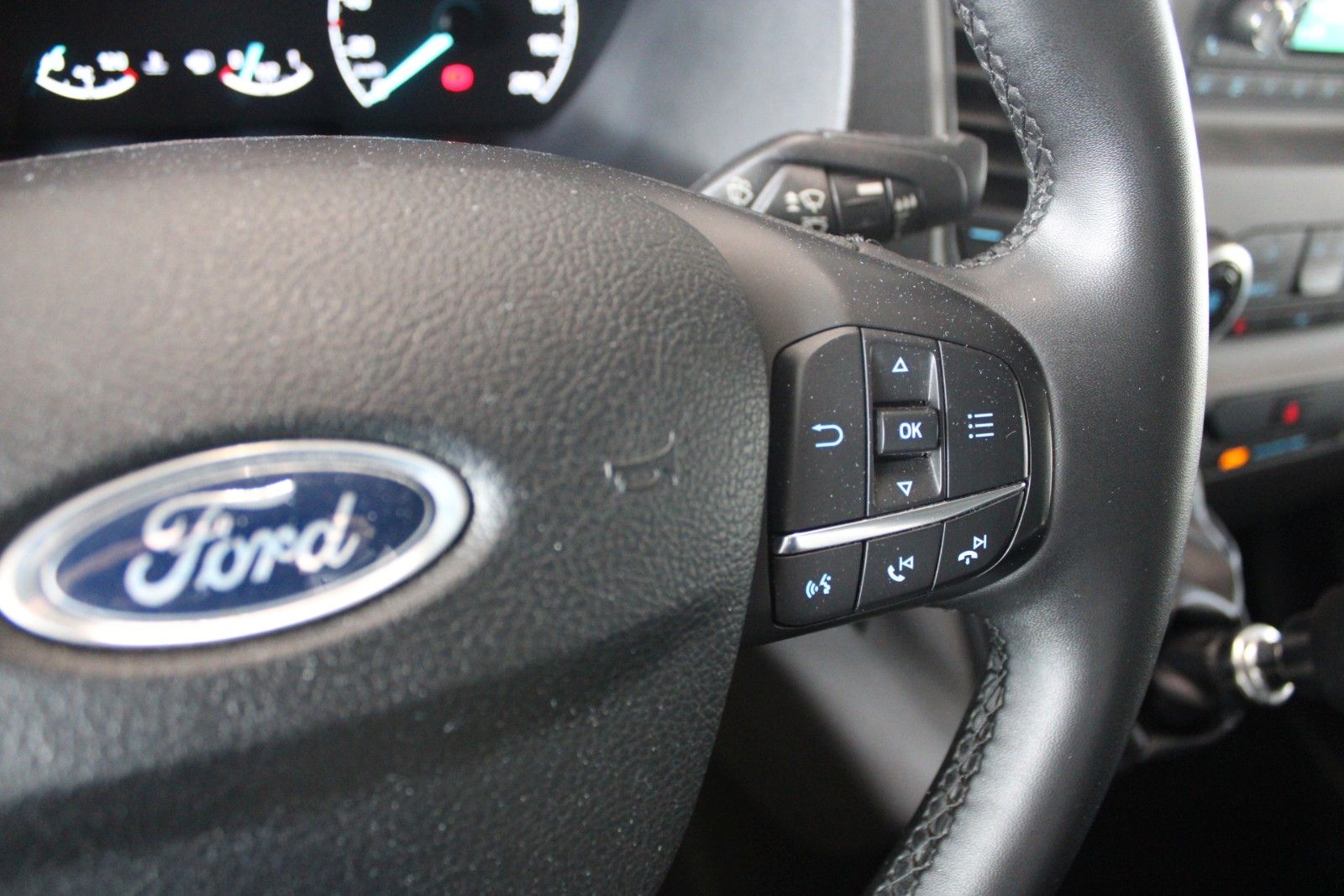 Fahrzeugabbildung Ford Transit Tourneo Custom TREND L2 MHEV 5-Sitze AHK