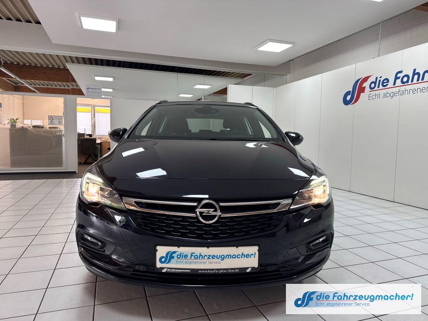 Fahrzeugabbildung Opel Astra K Sports Tourer Edition Start Stop Navi AC