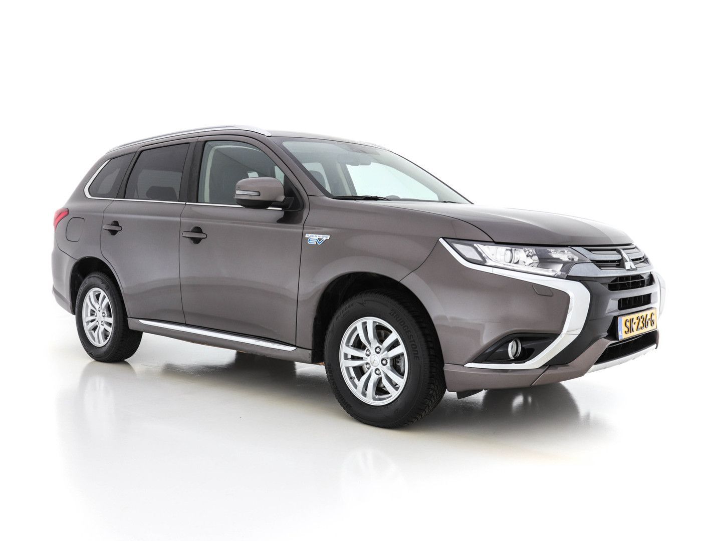 MITSUBISHI Plug-in Hybrid Outlander