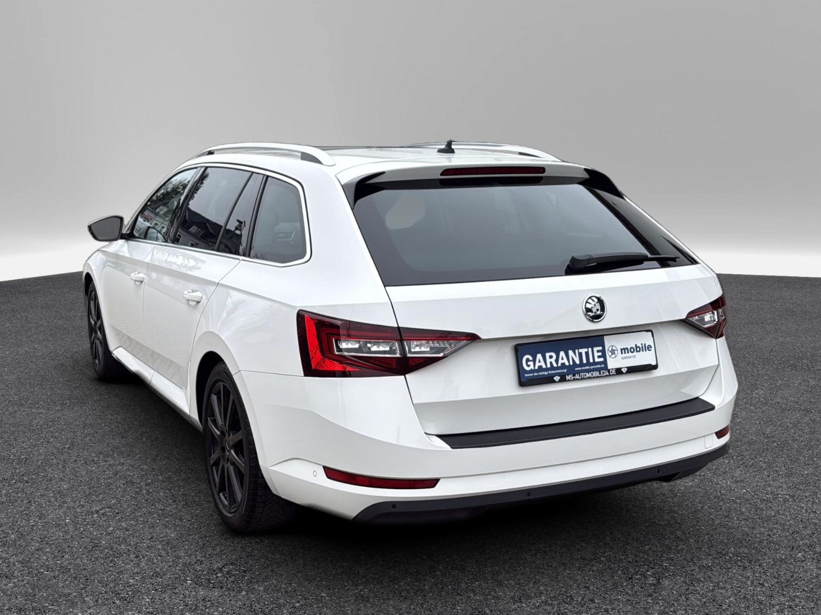 Fahrzeugabbildung SKODA Superb Combi Premium Edition/ AHK