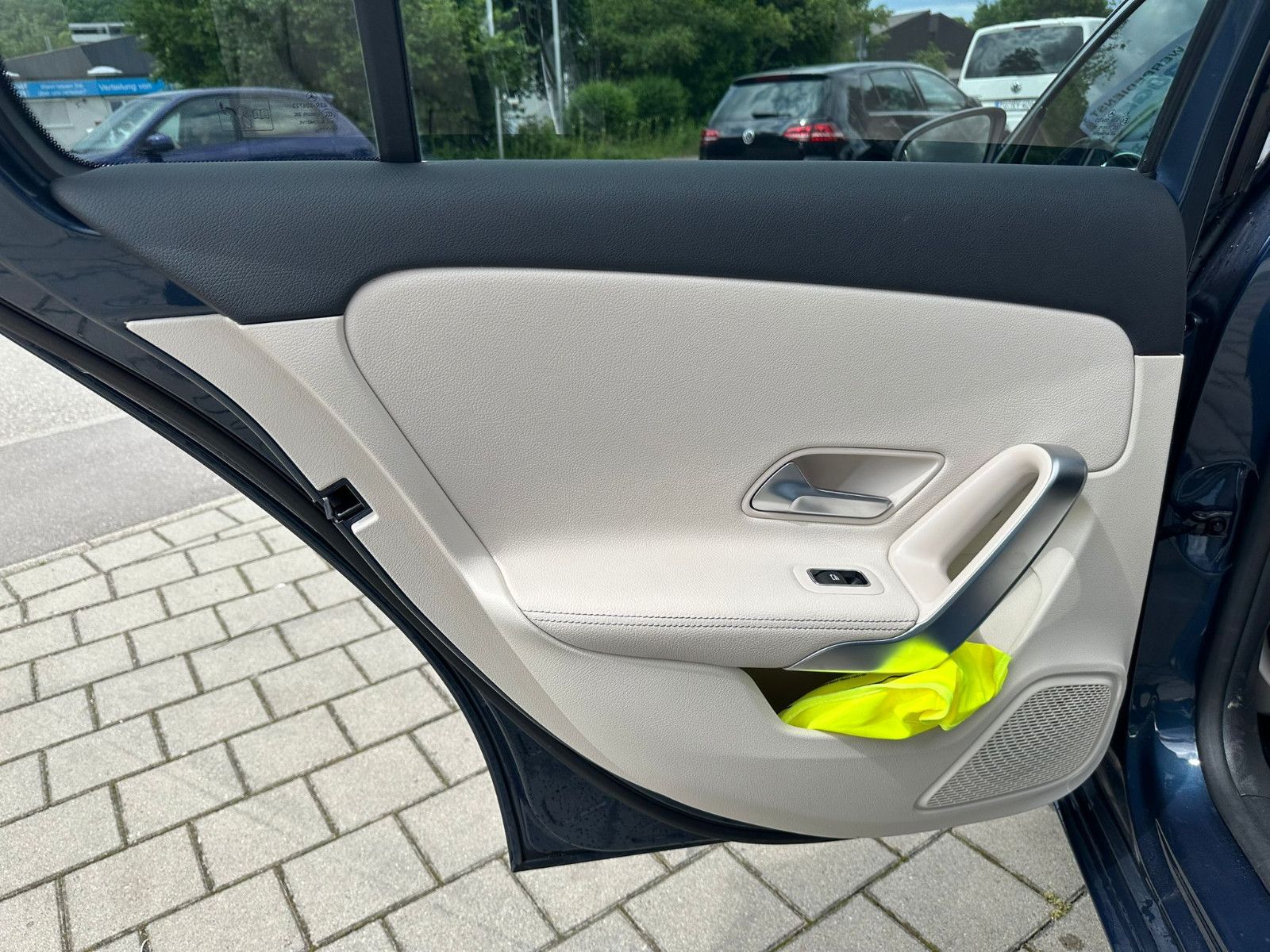 Fahrzeugabbildung Mercedes-Benz A 180 d Limousine *Progressive*NAVI*AHK*LEDER*