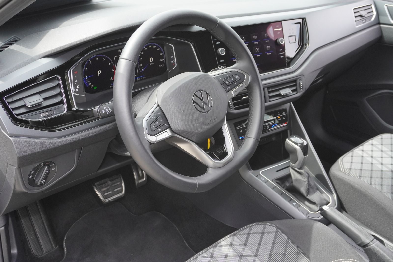Fahrzeugabbildung Volkswagen Taigo 1.0 TSI R-Line Alu Matrix-LED ACC Sitzh. A