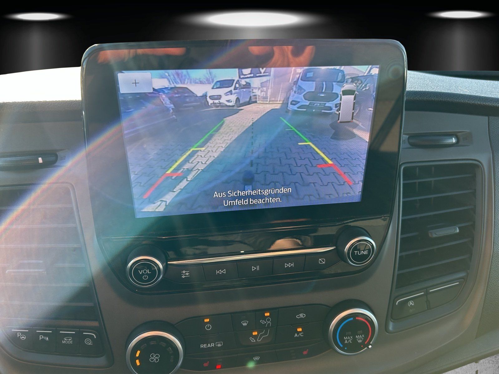 Fahrzeugabbildung Ford Transit Custom Kombi 320 L1 Trend Navi Dyn. Kurv