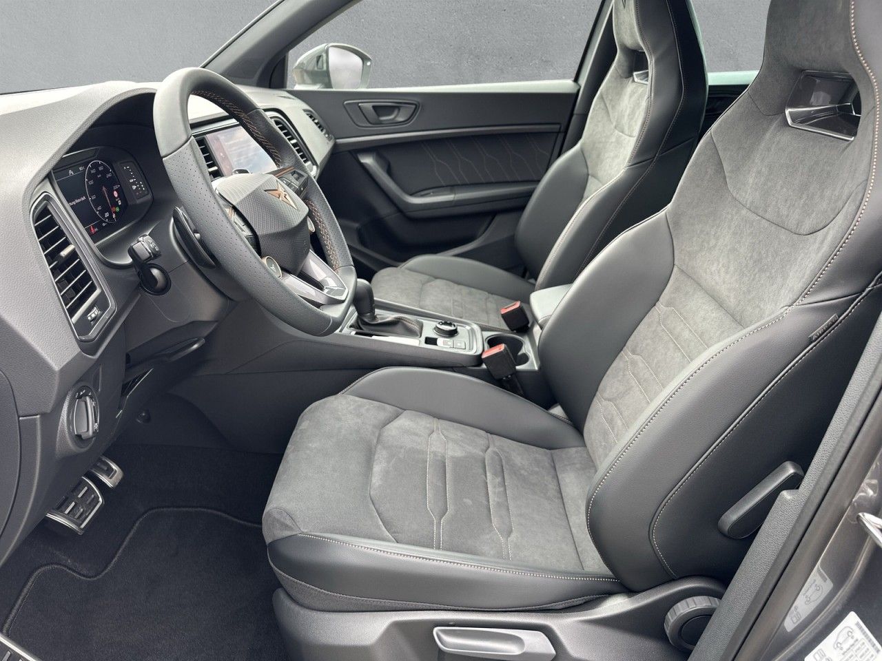 Fahrzeugabbildung CUPRA Ateca VZ 2.0 TSI 300 PS 7-Gang-DSG 4Drive - mit KI generiert/bearbeitet