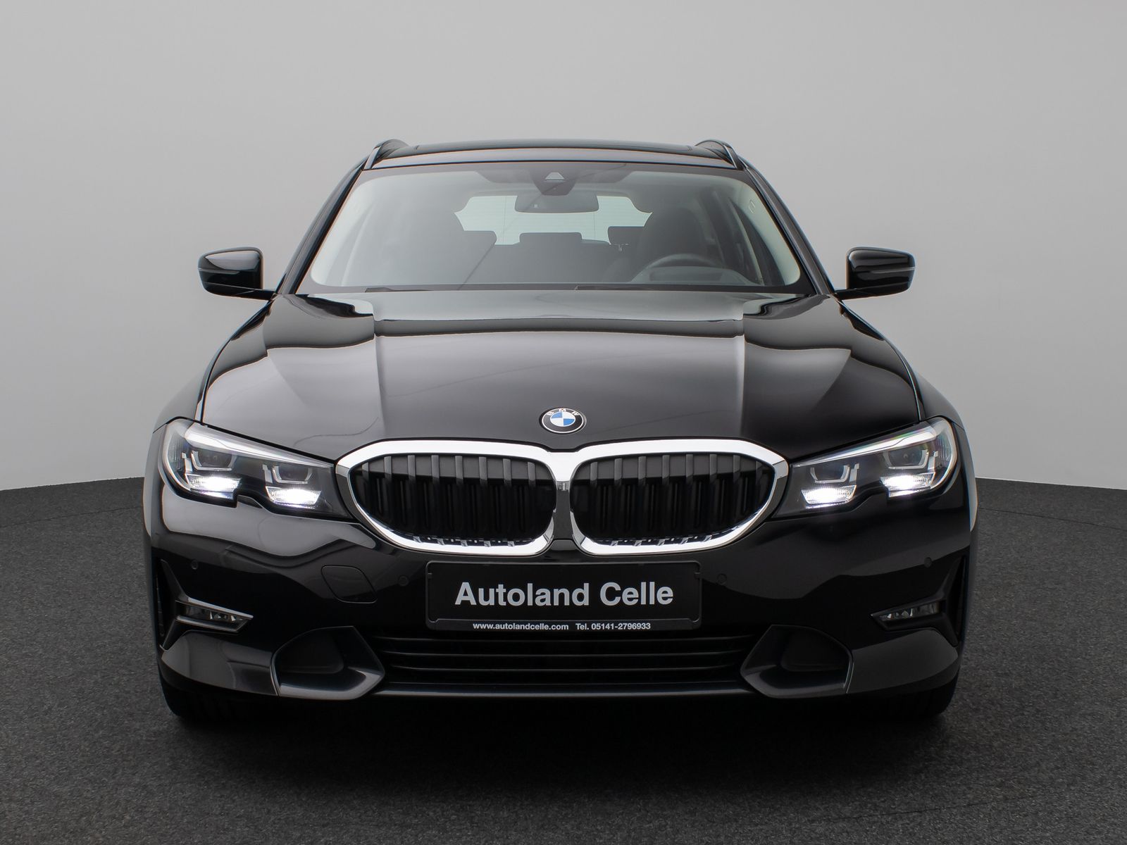 Fahrzeugabbildung BMW 320d  Sport Line Panorama HUD DAB Lordos LED PDC