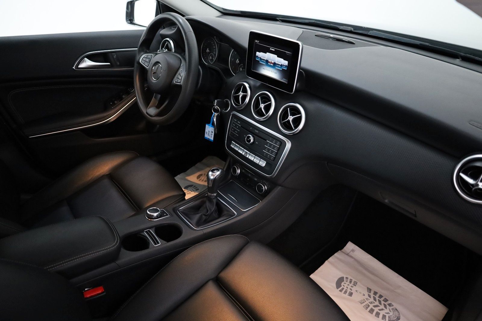 Fahrzeugabbildung Mercedes-Benz A 200d Style Leder,Navi,LED,SH,PDC,SR+WR