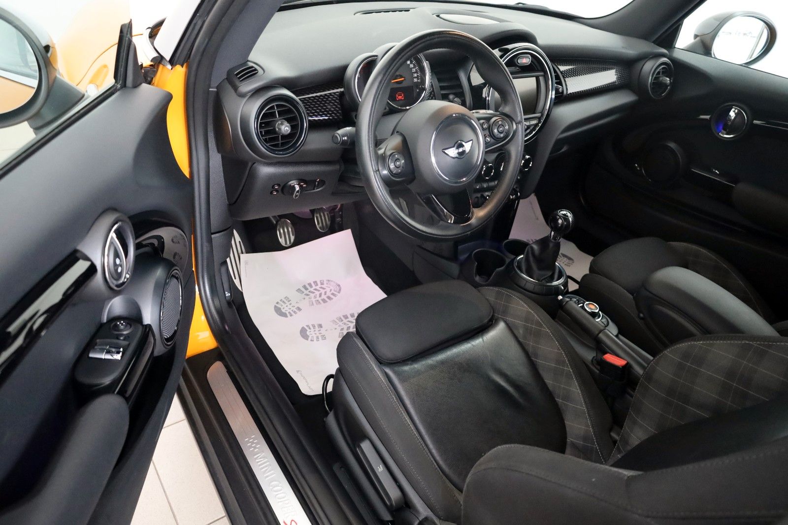 Fahrzeugabbildung MINI COOPER S T.Leder,Navi,LED,SH,PDC,SR+WR
