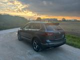 Volkswagen Tiguan 2.0 TDI SCR 176kW DSG 4MOTION Highlin... - mit Diesel-Antrieb: Grau, Teilleder, Panorama-Dach