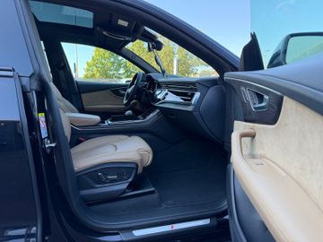 Audi Q8 - 8