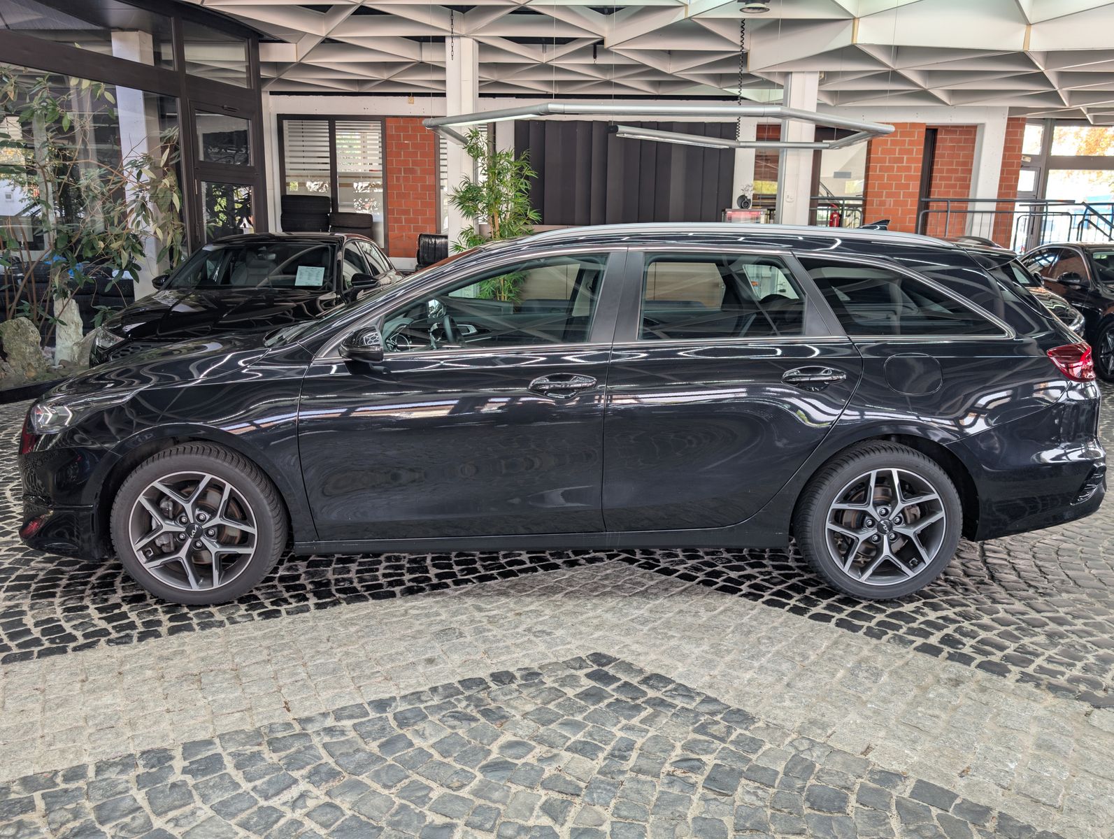 Fahrzeugabbildung Kia cee'd Sportswagon 1.5 DCT Spirit ACC*JBL*KAM*7J