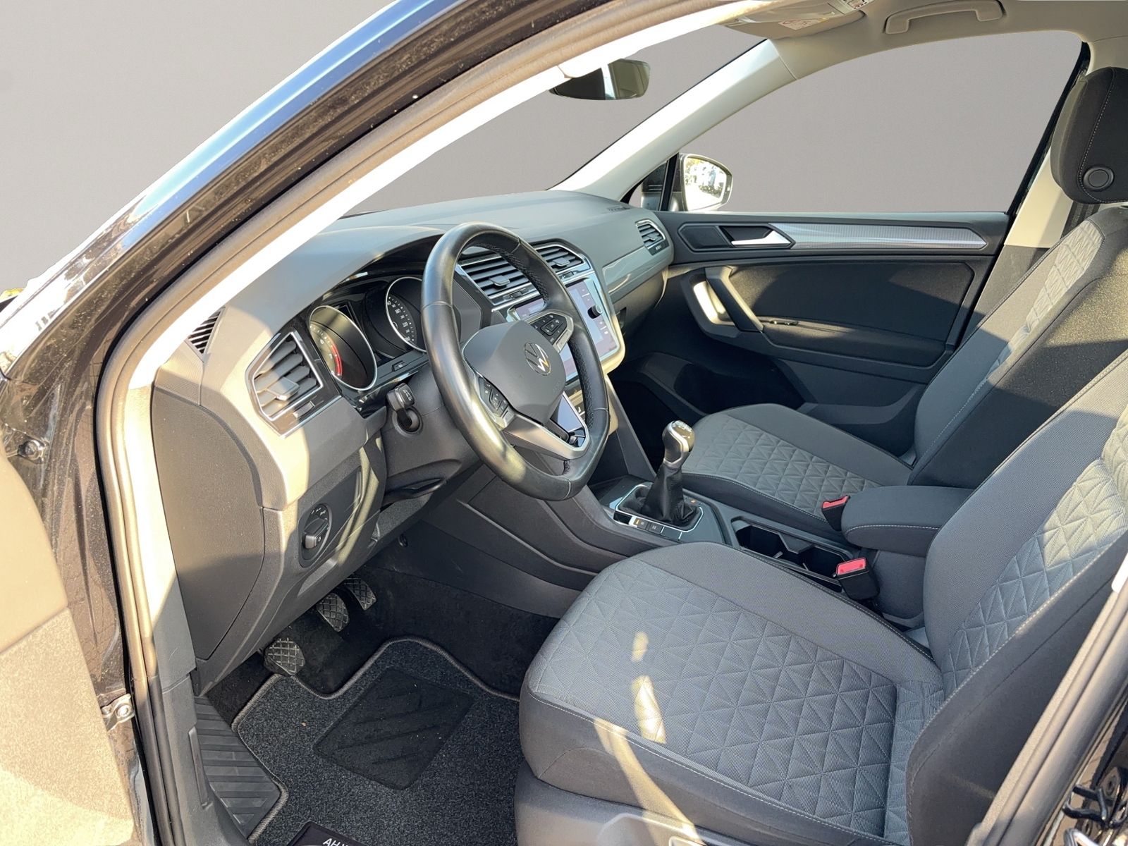 Tiguan 1.5 TSI Life, Standheizung, Rear View, 6