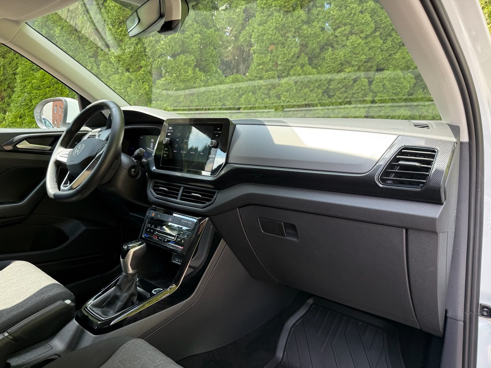 Fahrzeugabbildung Volkswagen T-Cross 1.0 TSI DSG Life LED+KAM+ACC+CARPL+SHZ+