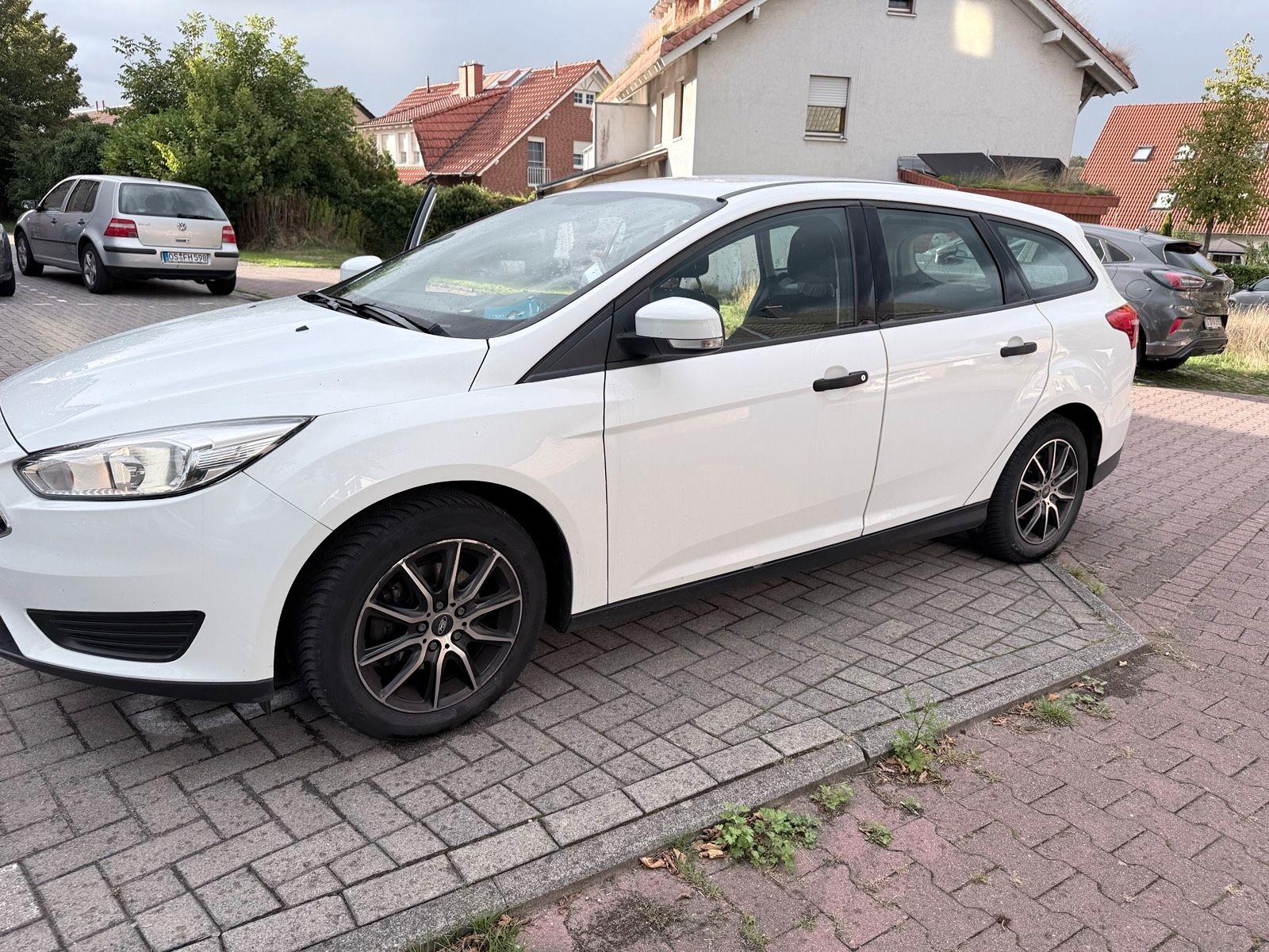 Ford Focus 2015 — rear view