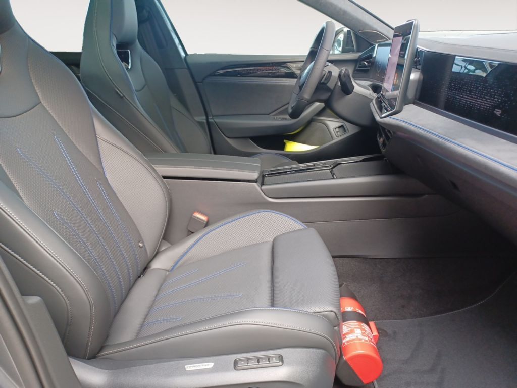 Fahrzeugabbildung Volkswagen Passat Variant R-Line Signature 5 Jahre Garantie