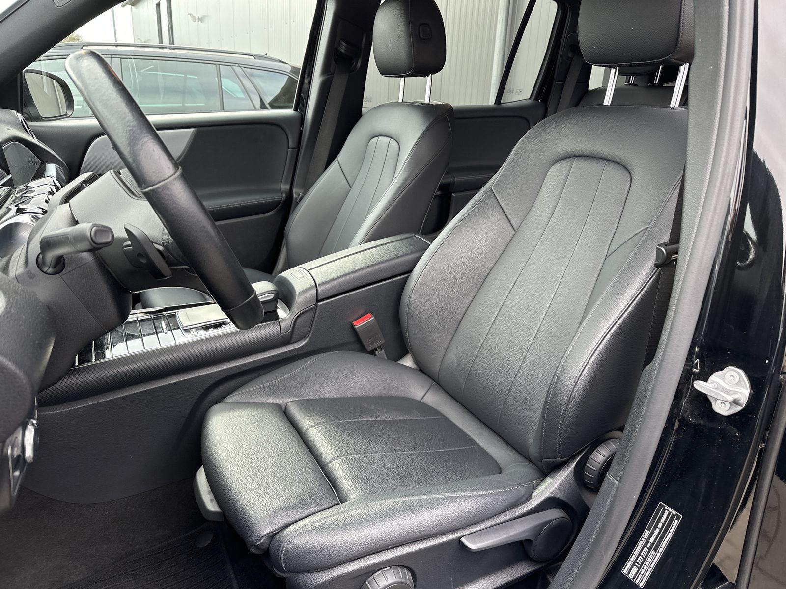 Fahrzeugabbildung Mercedes-Benz GLB 200d Style NAV+AHK+CARPLAY+WIDESCREEN+DAB+PP