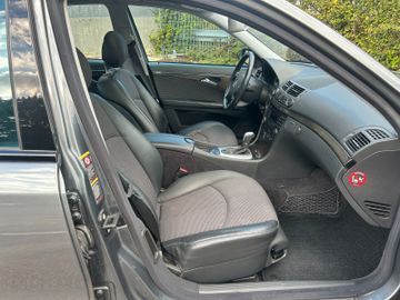 Mercedes E 220 - 12