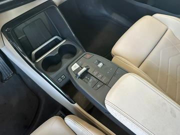 2023 BMW IX1 — миниатюра 17