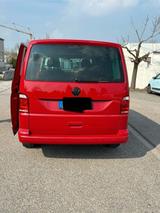 Volkswagen T6 Multivan - rote Volkswagen T6 Multivan