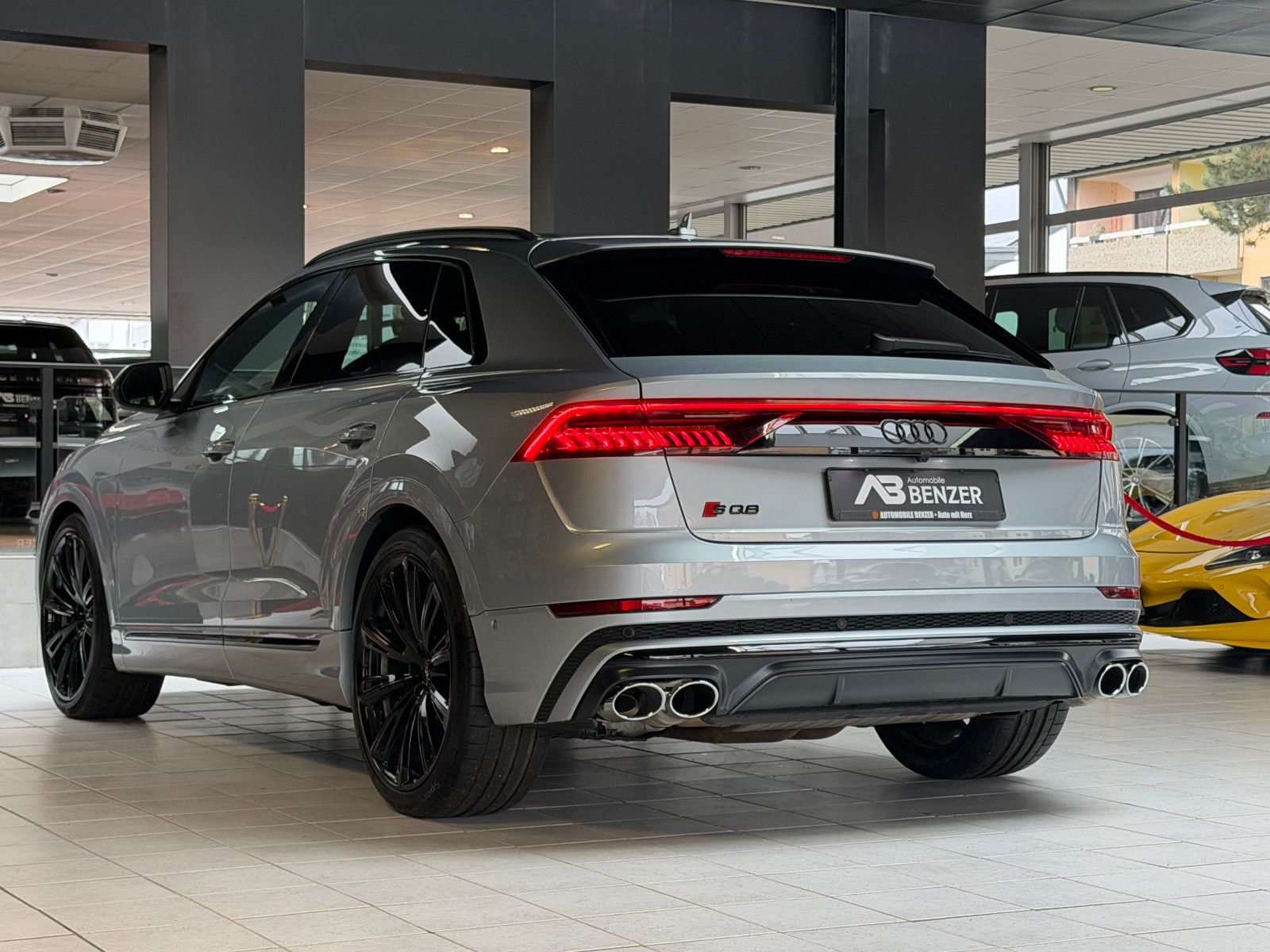 Fahrzeugabbildung Audi SQ8 4.0 TFSI quattro/EXCLUSIVE/ALCANTARA/BLACK