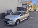 Skoda Rapid 1.2 TSI Active Spaceback Active - silberne Skoda Rapid