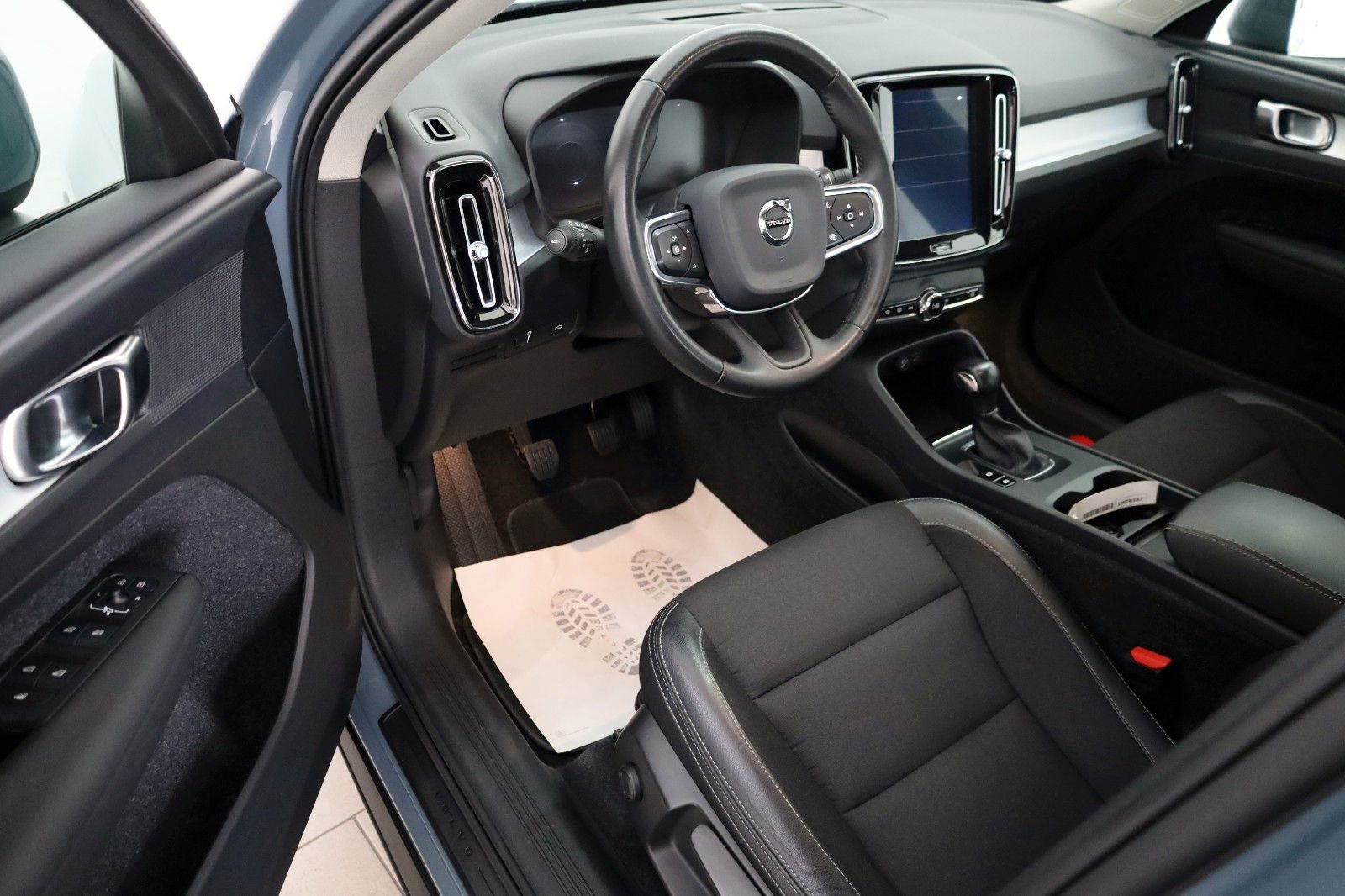 Fahrzeugabbildung Volvo XC40 Momentum Pro T.Leder,Navi,LED,SH,PDC,Apple