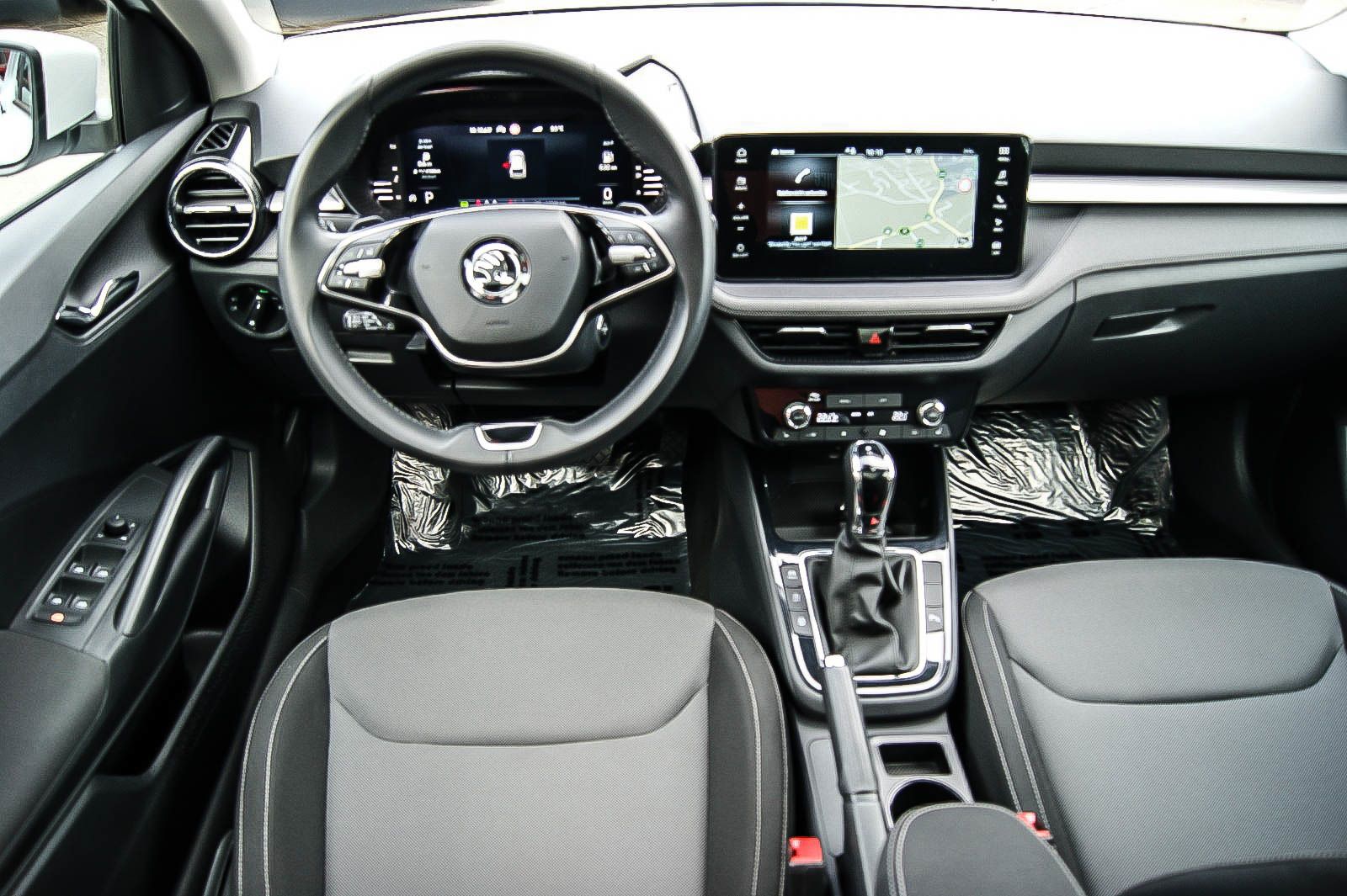 Fahrzeugabbildung SKODA Fabia 10 Drive Auto/DSG PANO VIRTUAL LED KAMERA