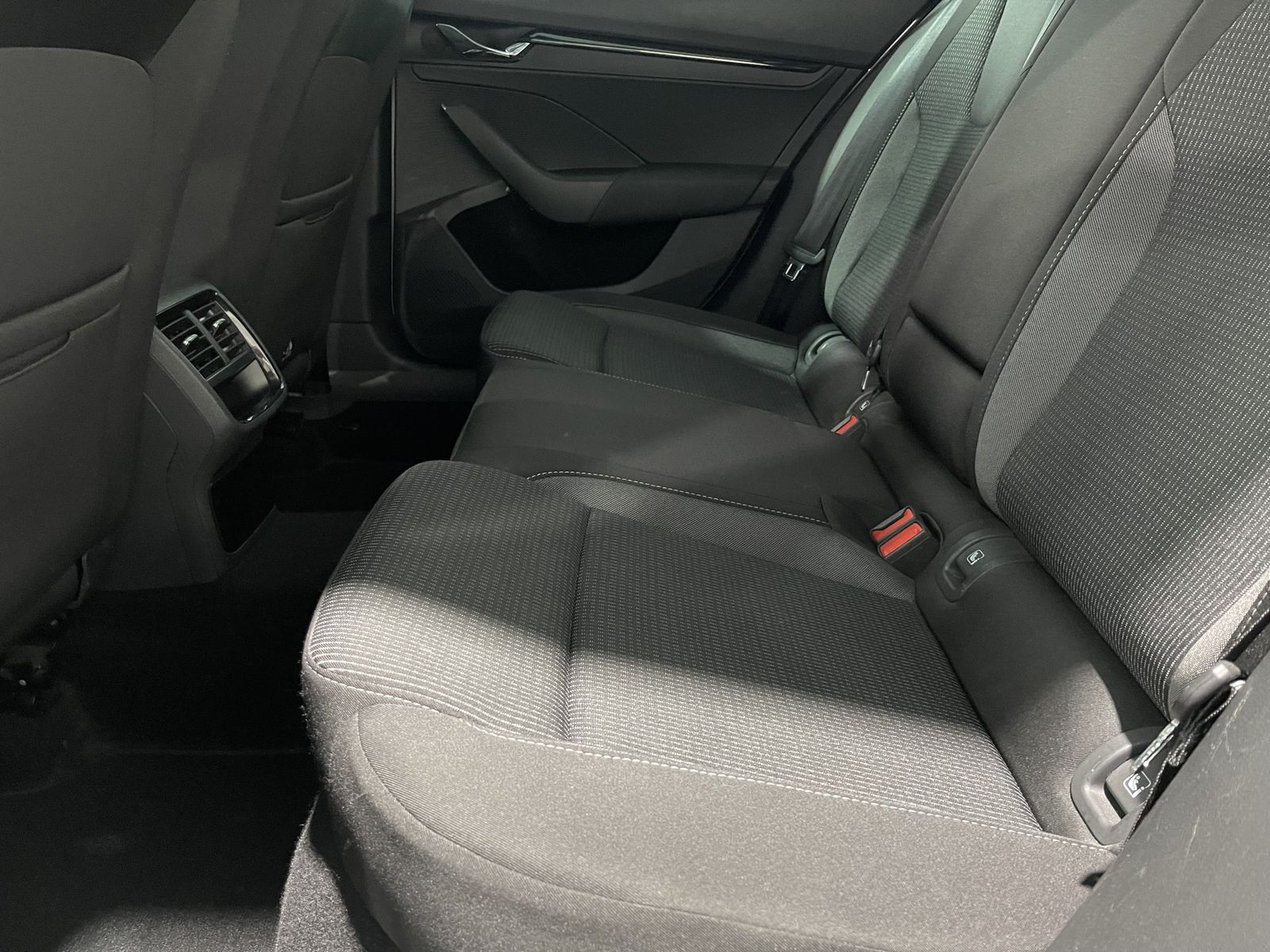 Fahrzeugabbildung SKODA Octavia Ambition 2.0 TDI*LED*AHK*Navi*Cam*