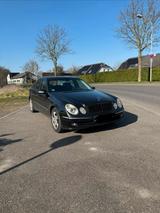 Mercedes-Benz Mercedes E240 2,6L V6 - Mercedes-Benz E 240 mit LPG-Antrieb