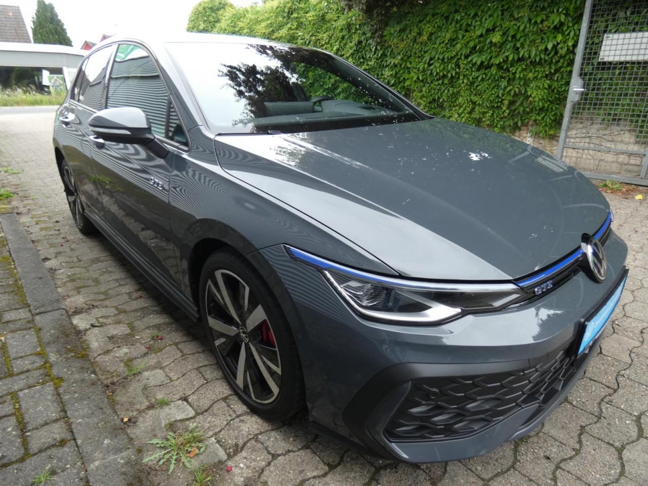 Volkswagen Golf VIII 1.5 TSI DSG GTE Navi AHK LED-Matrix Hu