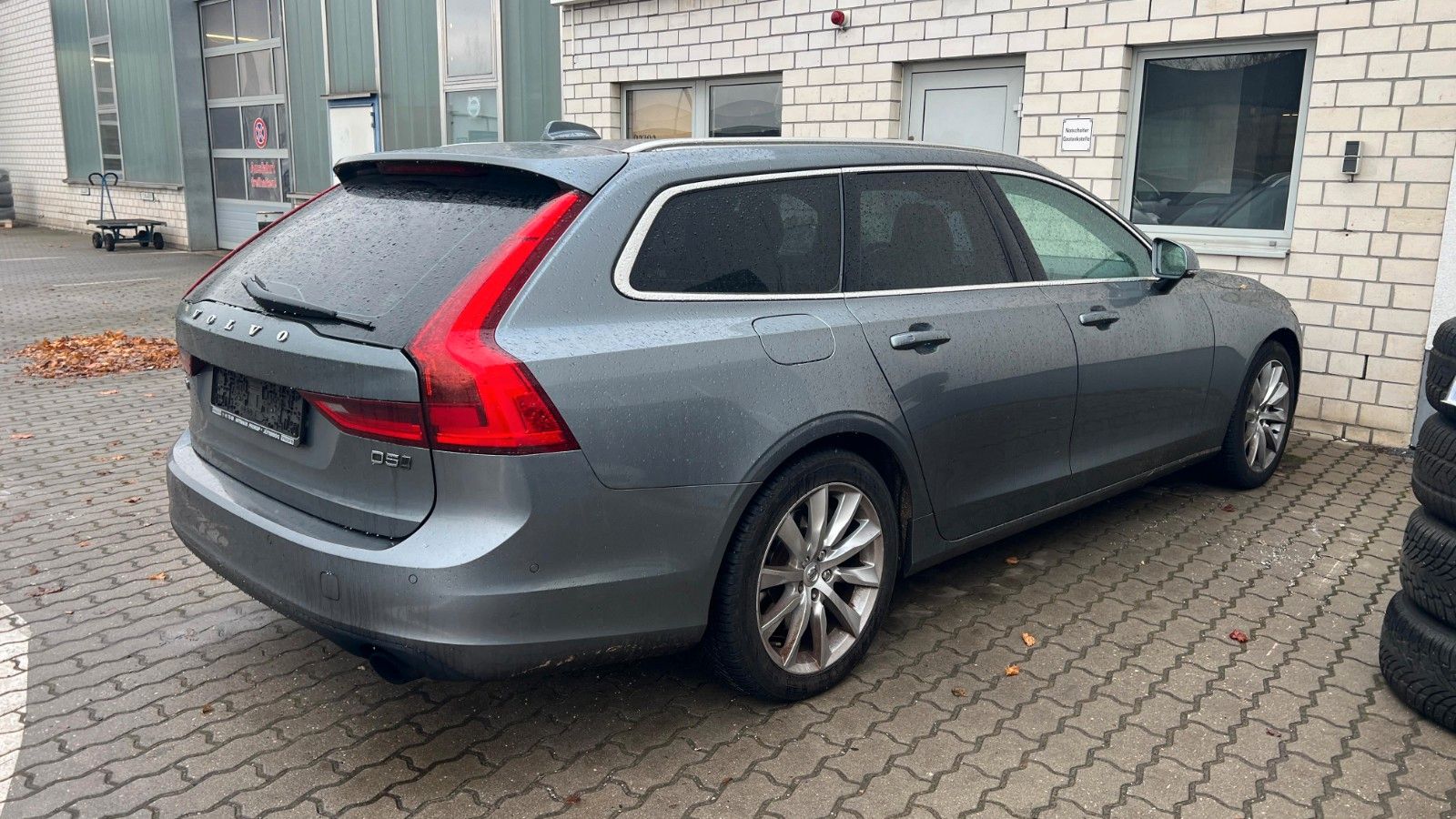 Fahrzeugabbildung Volvo V90 D5 Kombi Mom AWD*EPH*RFK*AUT