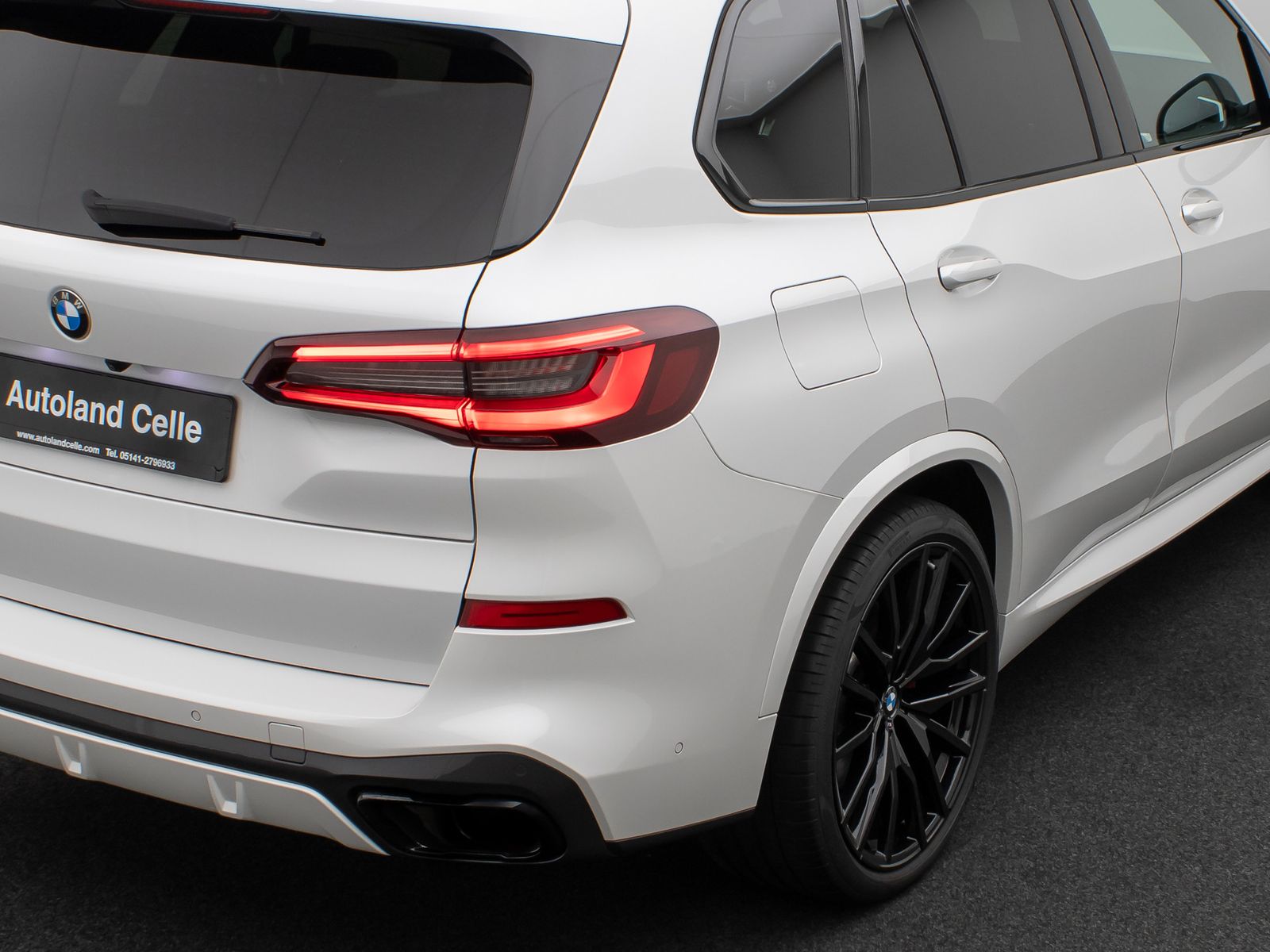 Fahrzeugabbildung BMW X5 xD40d M Sport Panorama Laser 360°HUD DAB B&W