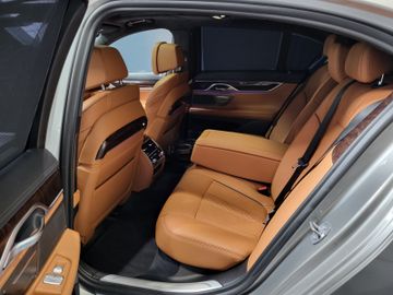BMW 750 - 9