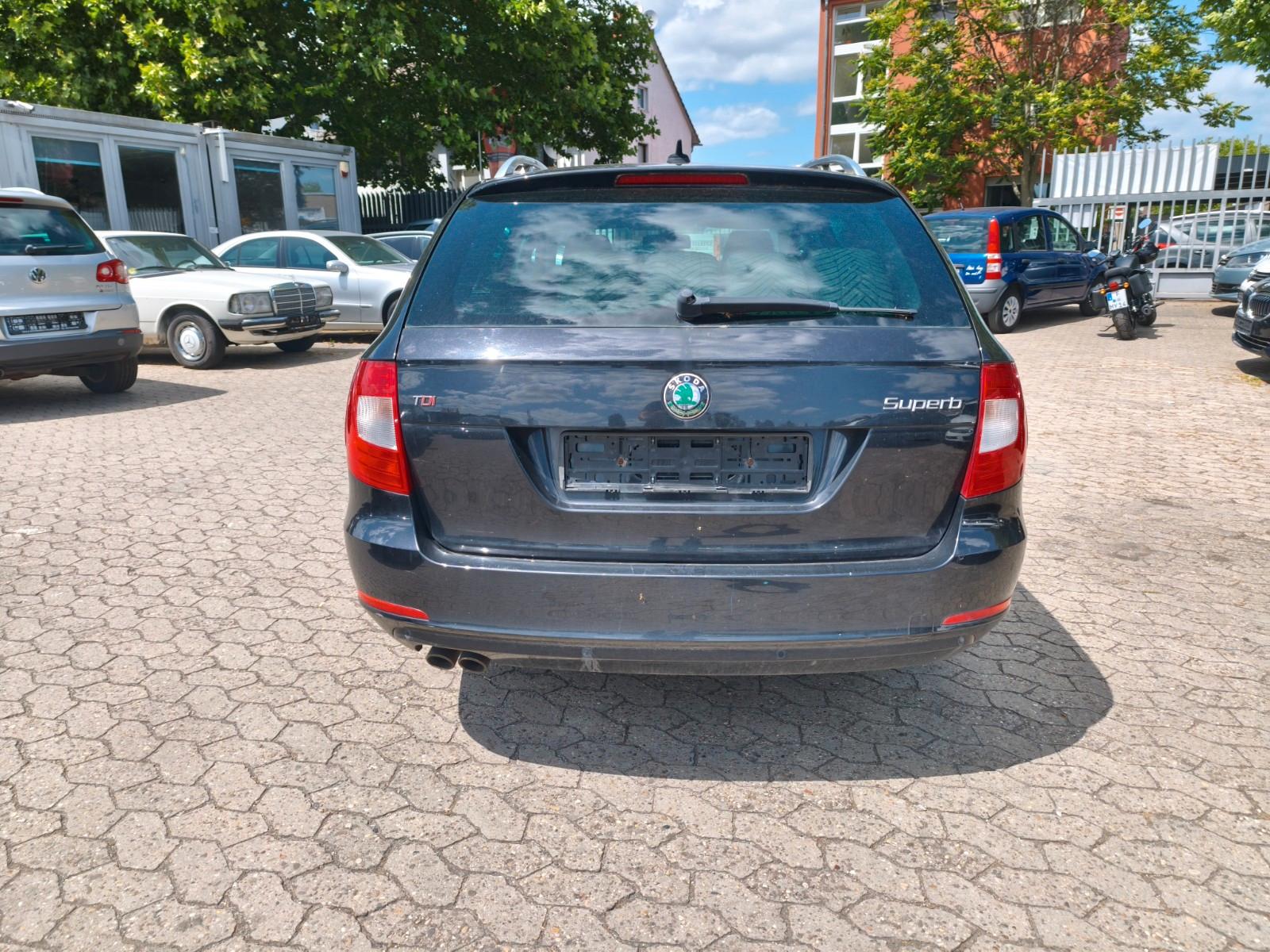 Skoda Superb 2013 — photo 16