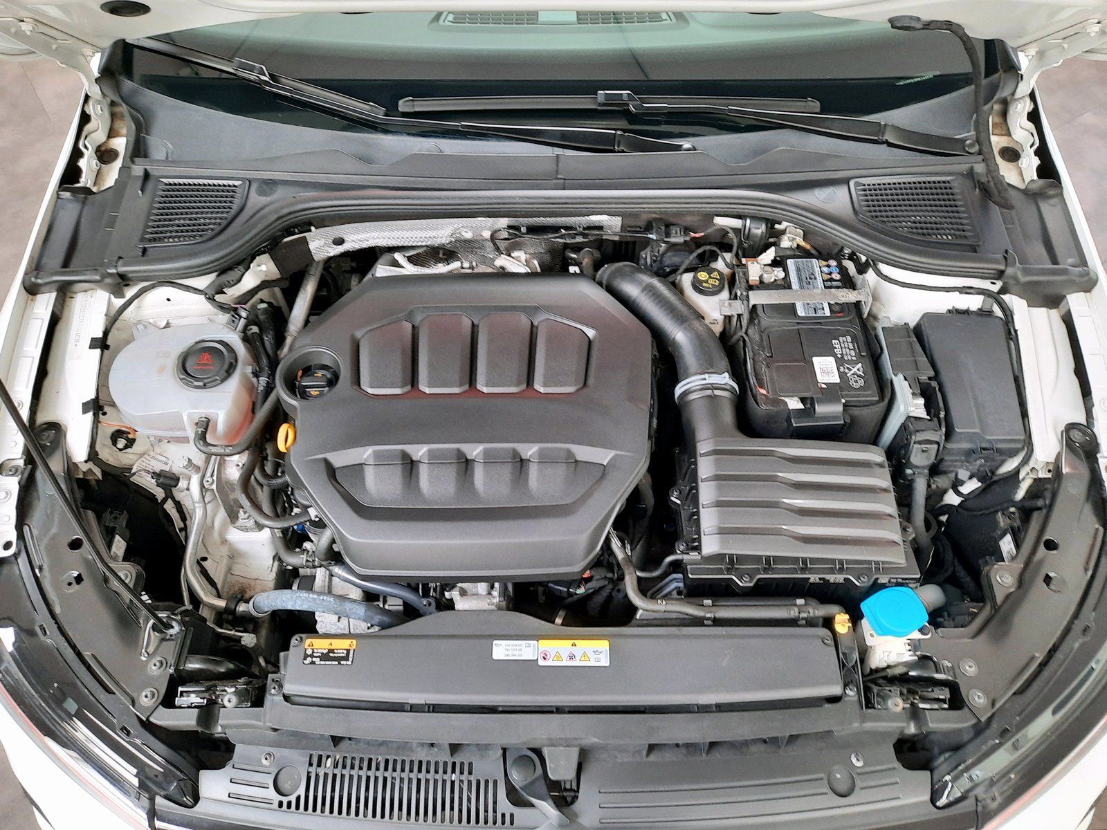 Fahrzeugabbildung Volkswagen Golf GTI *Panodach*Navi*PDC*Sitzhzg*ACC*LED*DAB*