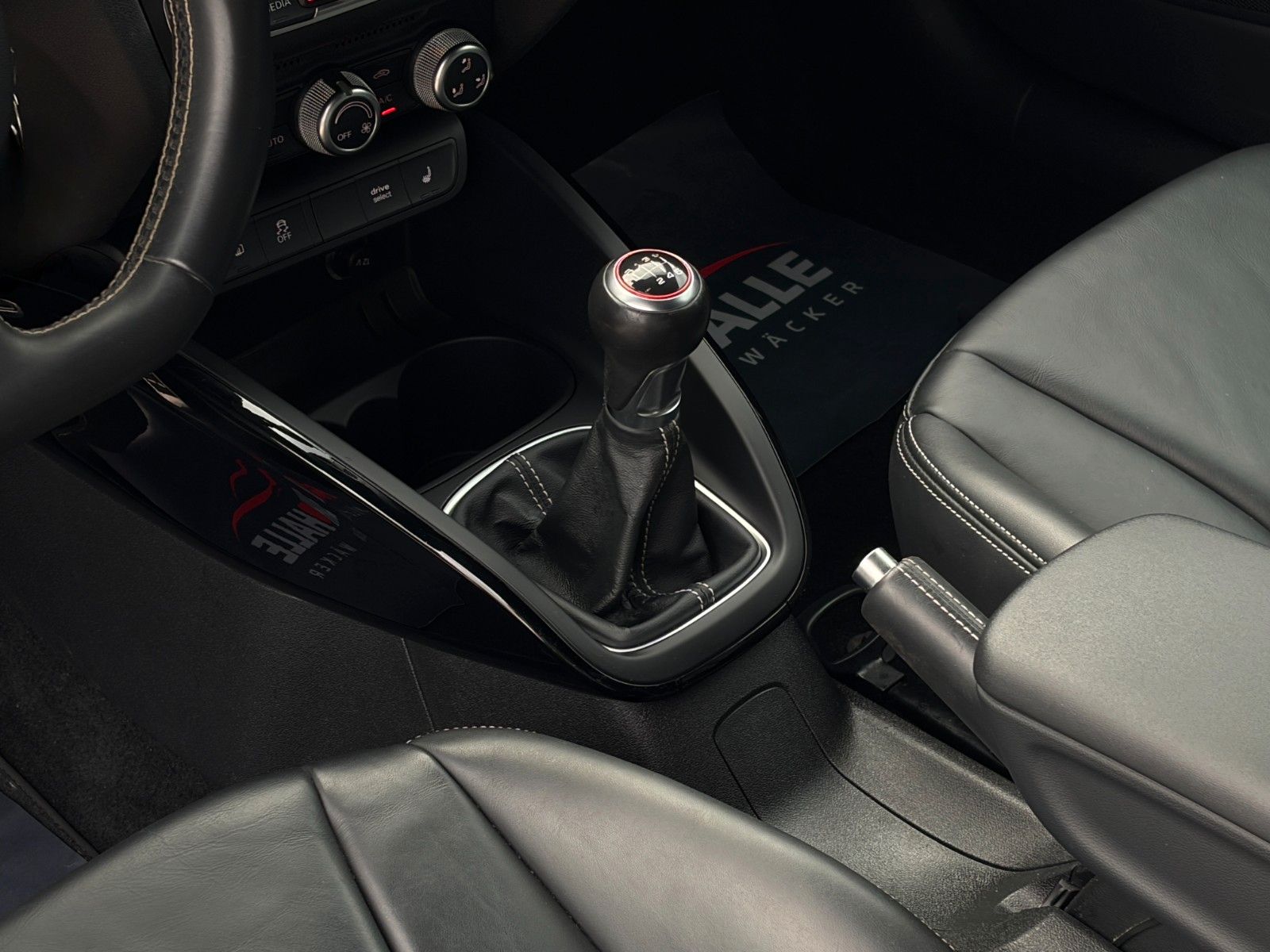 Fahrzeugabbildung Audi S1 2.0 TFSI quattro SHZ PDC Navi Leder Ambiente