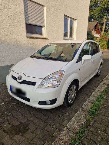 Toyota Corolla Verso mit LPG, 7 Sitzer, 14...