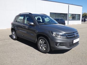 Volkswagen Tiguan - 1
