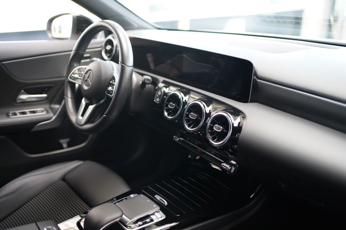 Fahrzeugabbildung Mercedes-Benz A 180 Automat Spurhalte-&Parkassist+Navi+AHK+LED