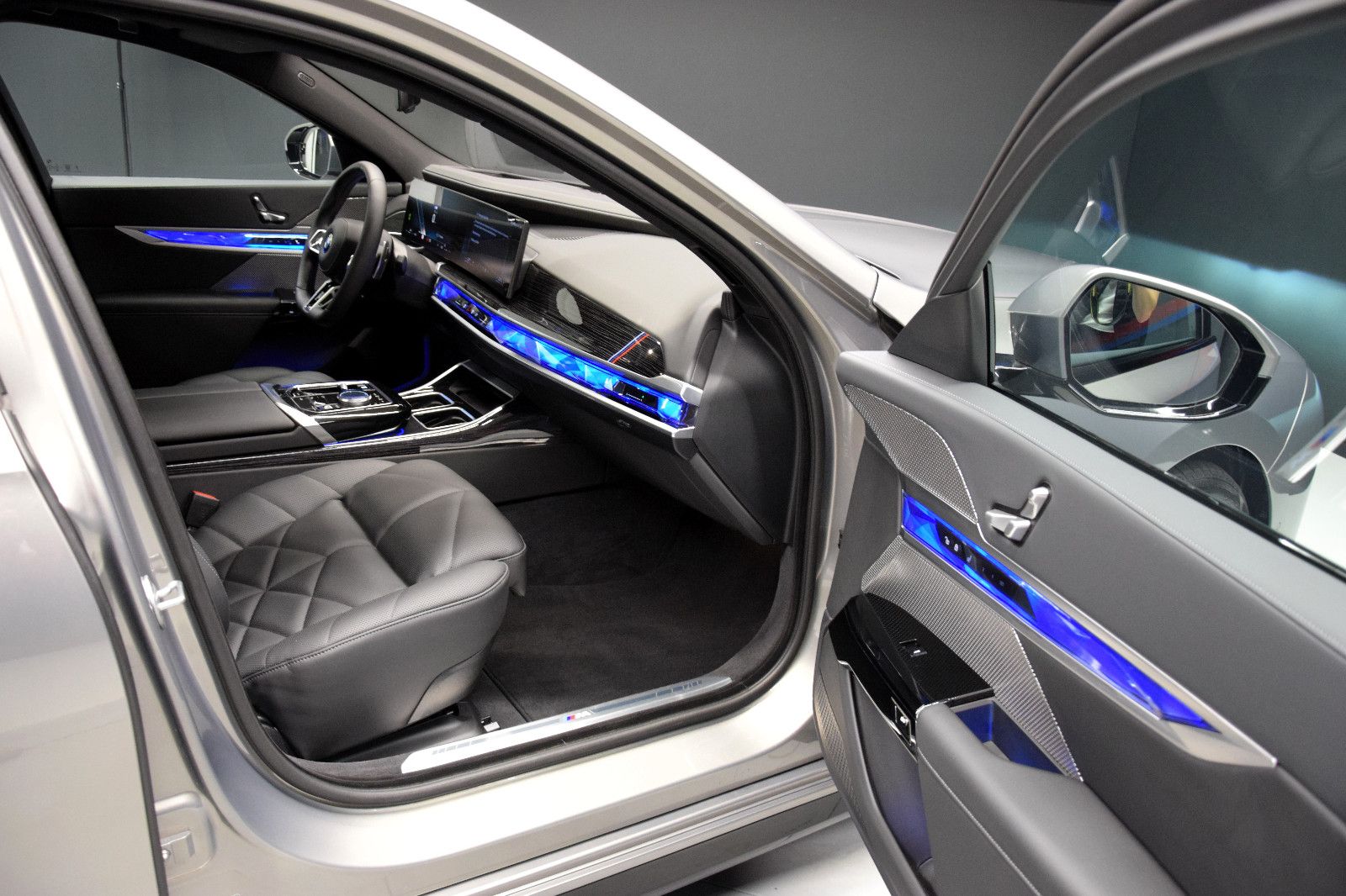 Fahrzeugabbildung BMW 740d xDrive M Sport Sky-Lounge AHK Standheizung