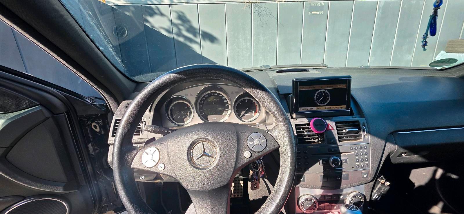 Mercedes-Benz 250 2009 — photo 11