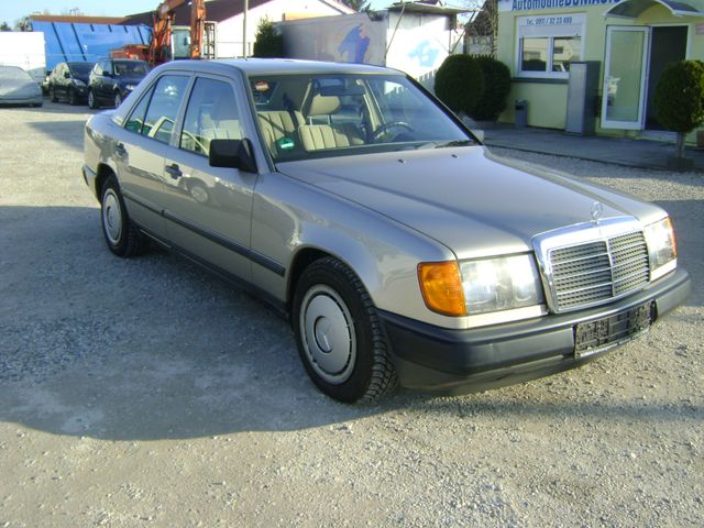 Mercedes-Benz 230E