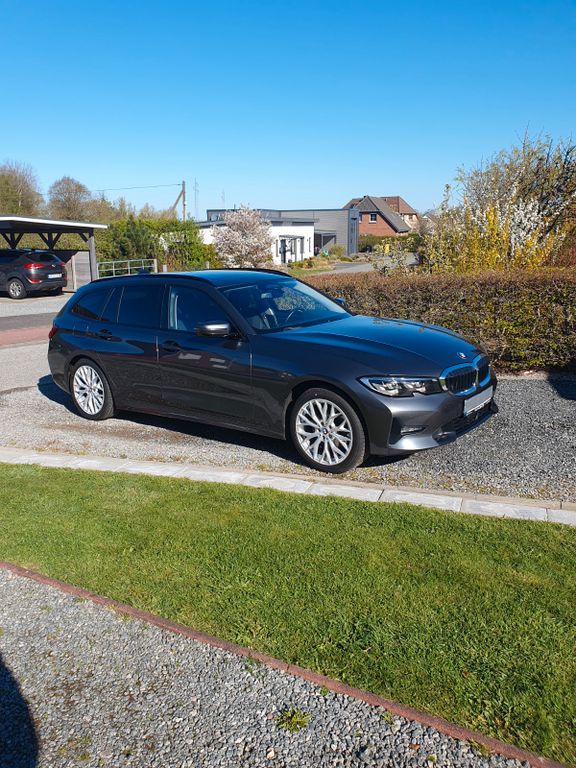 Image of BMW 320