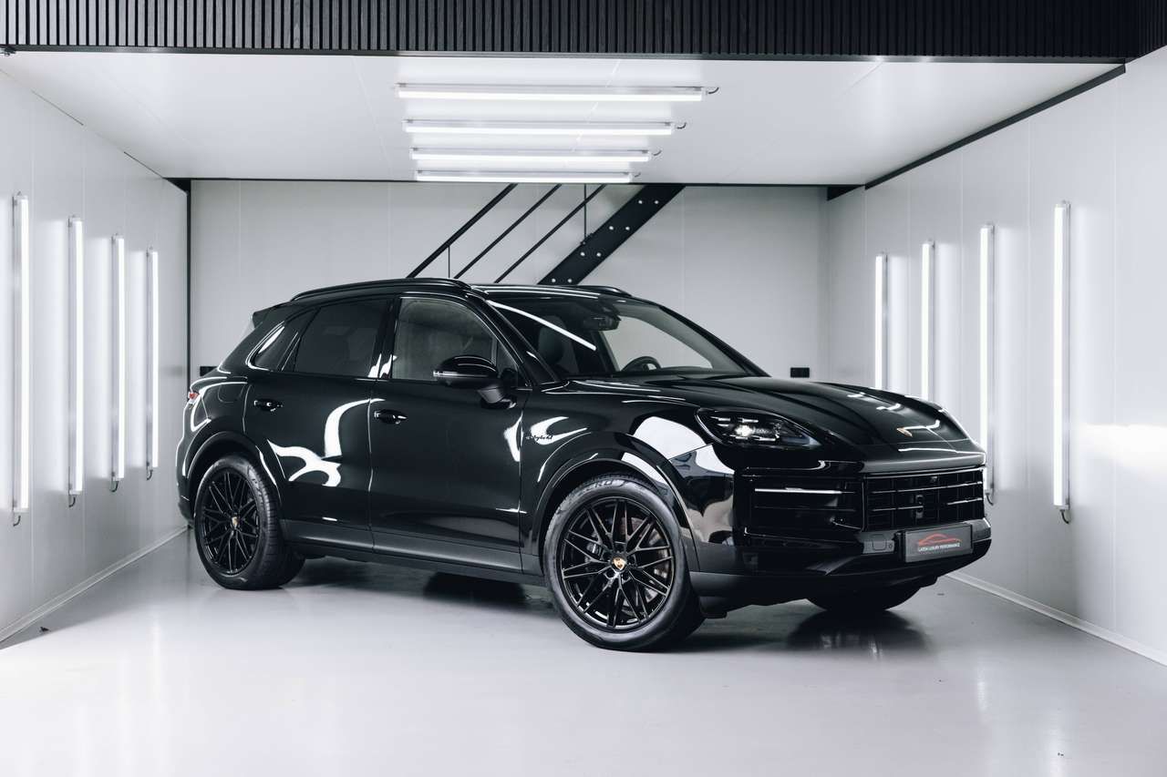 Porsche Cayenne E-Hybrid Full Black Pano BOSE Luchtverin