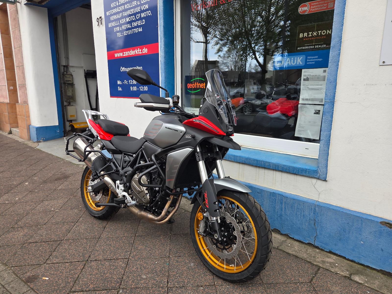 QJ Motor SRT  700 SX mit ALU Kofferset