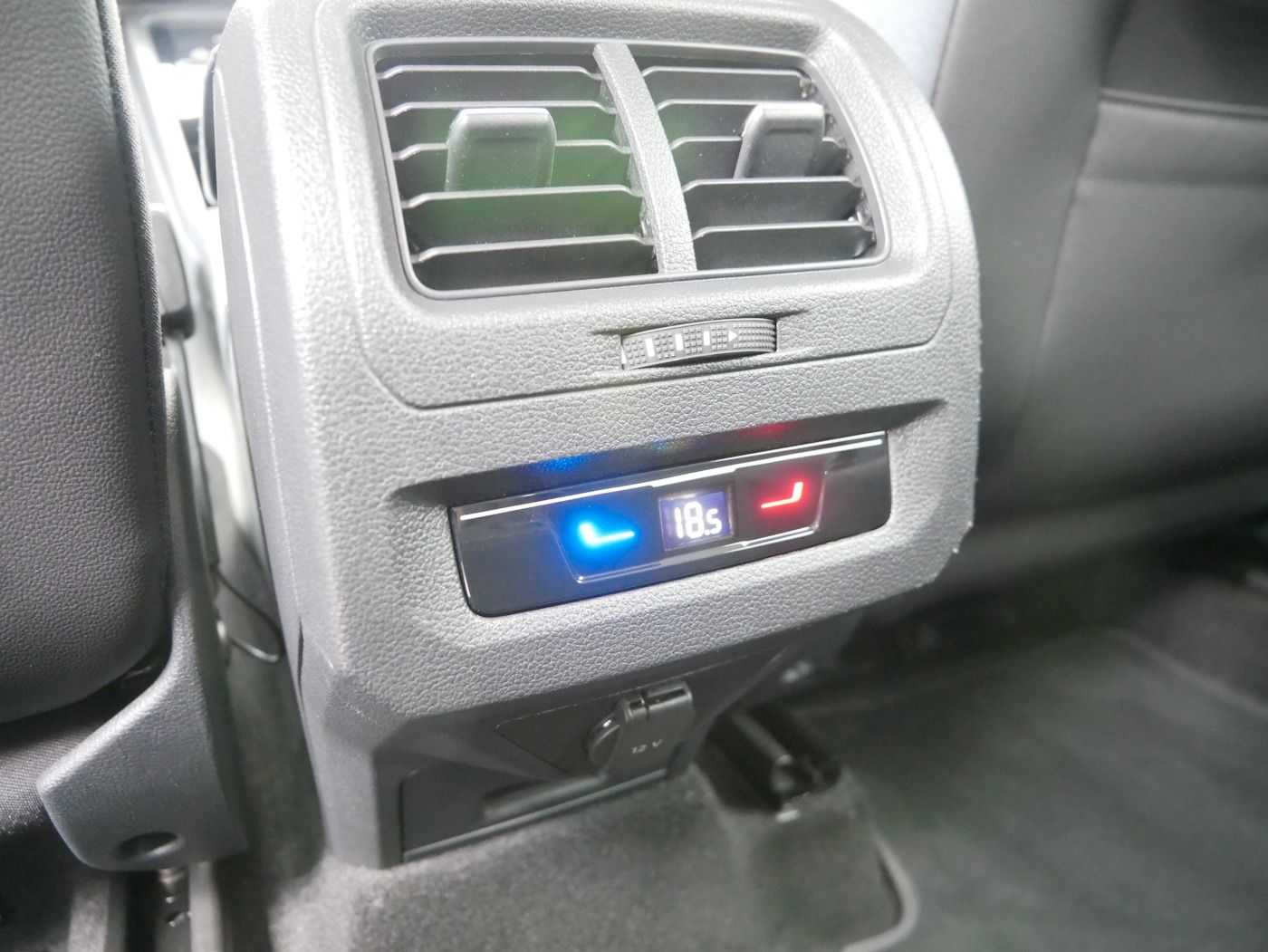 Fahrzeugabbildung Volkswagen Touran 1.5 Comfortline NEU48T 7-Sitzer ACC PDC
